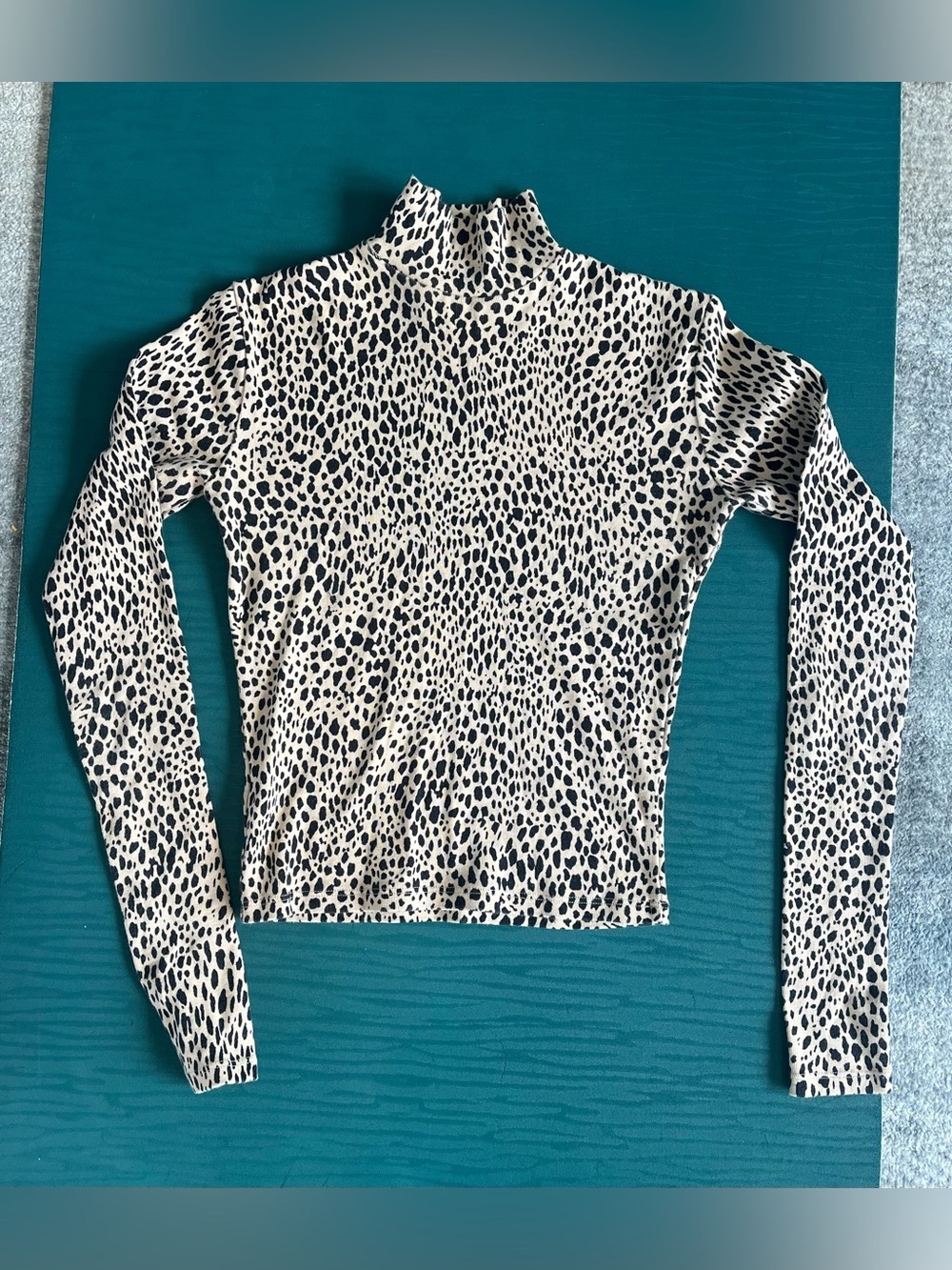 Brandy Melville Leopard Print Mock Neck Turtleneck Top Shirt One Size Tan Black